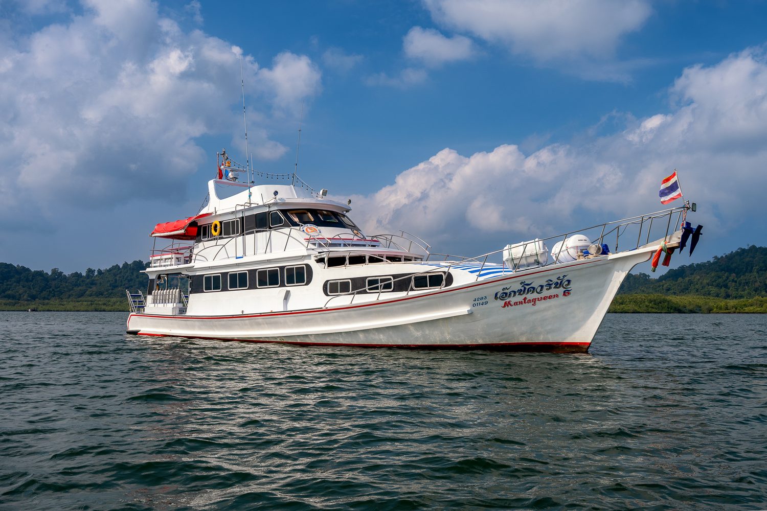 MV Manta Queen 6
