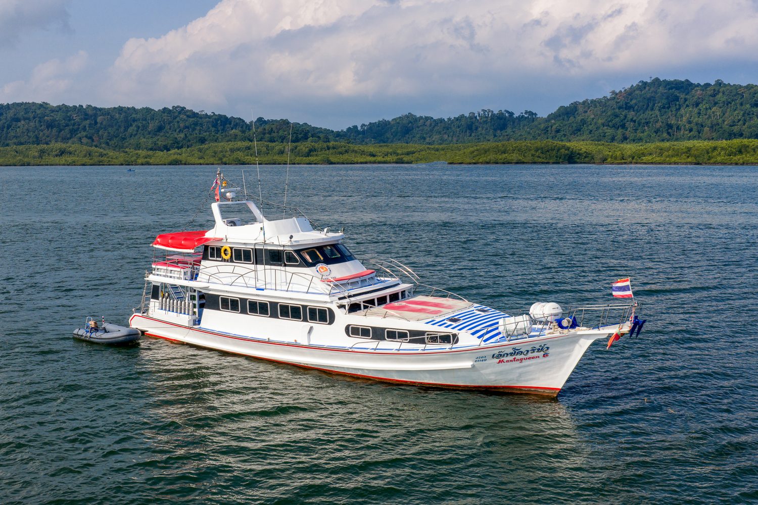 MV Manta Queen 6 from above
