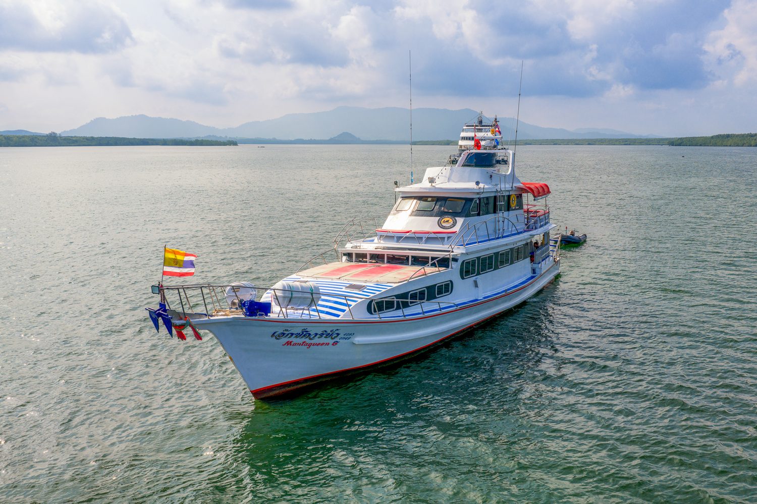 MV Manta Queen 6 from above