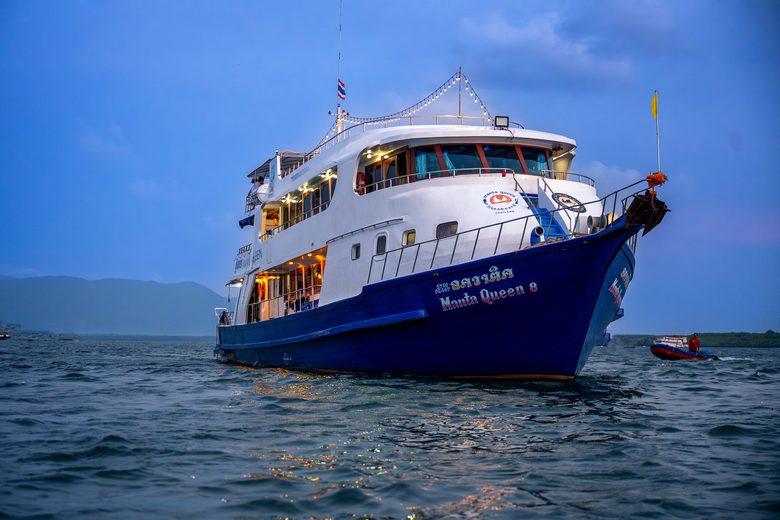 Manta Queen 8: Similan liveaboard, 6 days / 5 nights