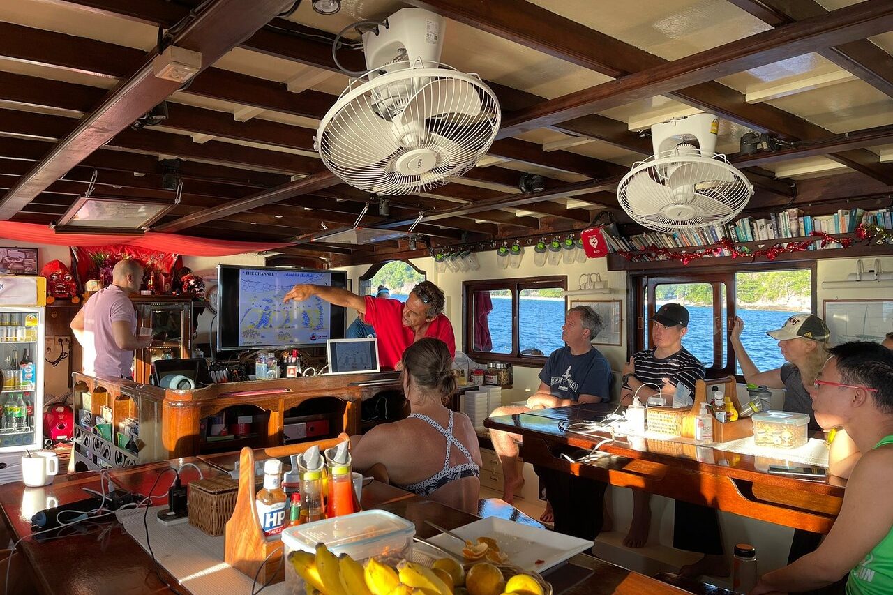 Saloon and dive briefing